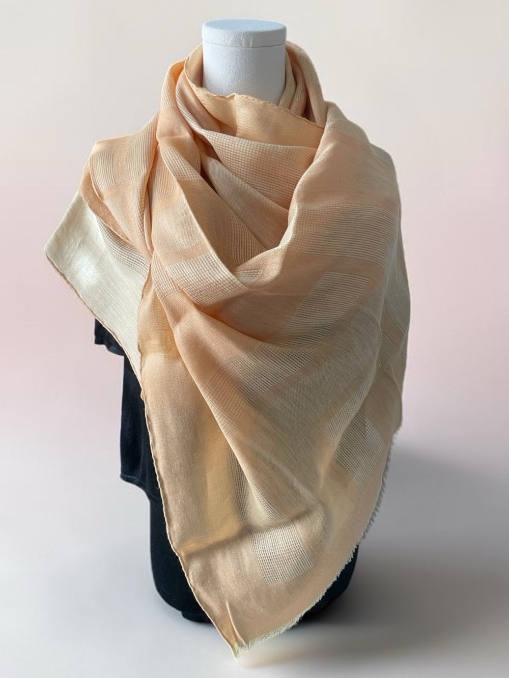 Salvatore Ferragamo Peach Linen Blend Geometric Open Weave Oversized Shawl Scarf - Picture 2 of 8